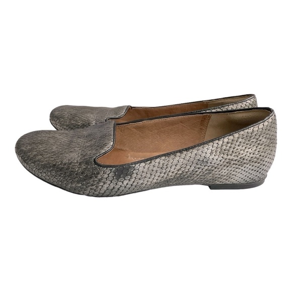 Clarks Women's Valley Lounge Loafer Size 9M Flat Shoe Metallic Pewter Snakeskin - Picture 1 of 11
